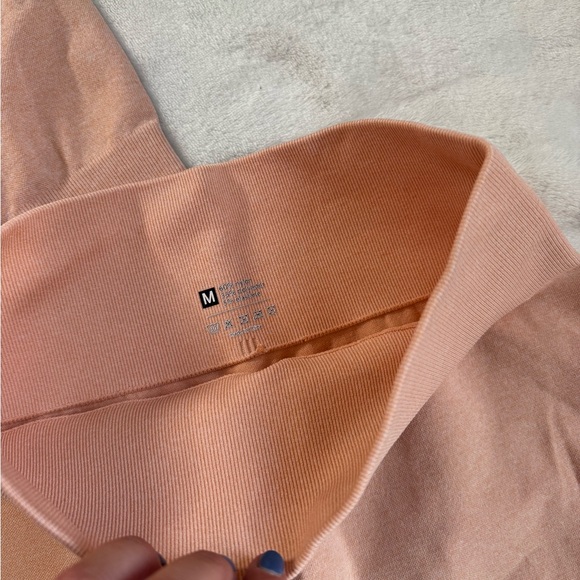 Peach Workout Set - Picture 2 of 3